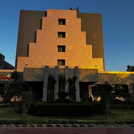 Lords Plaza Ankleshwar Hotel Екстериор снимка