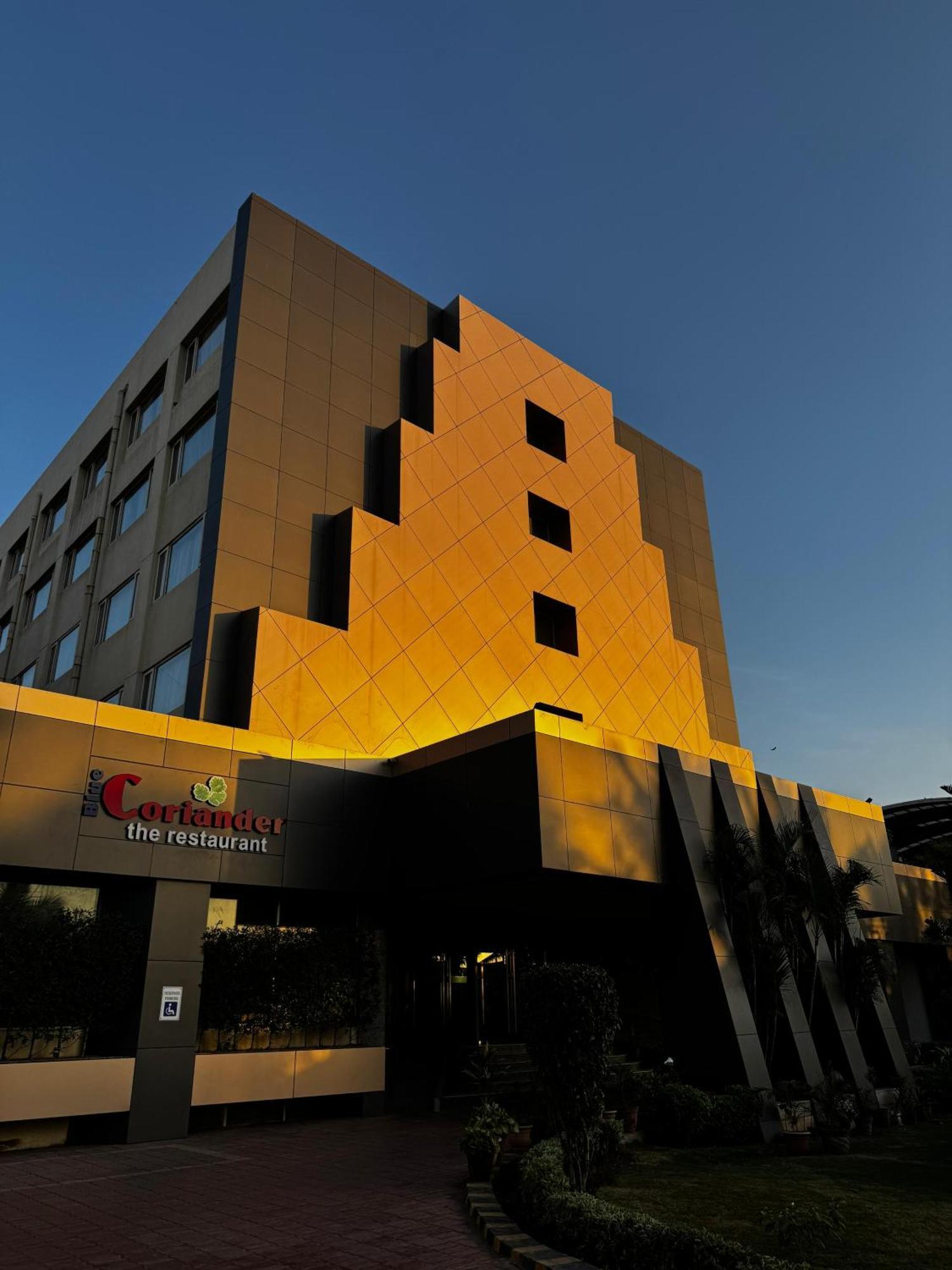 Lords Plaza Ankleshwar Hotel Екстериор снимка