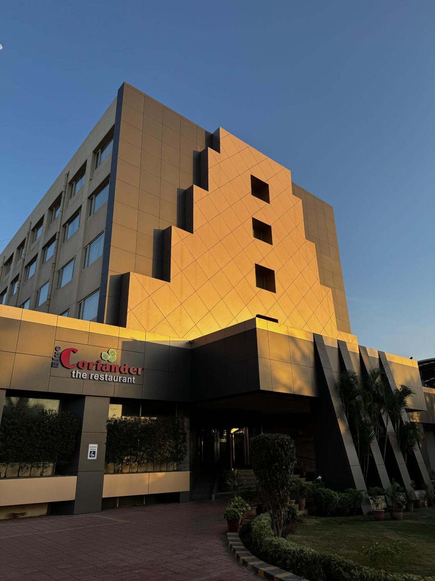 Lords Plaza Ankleshwar Hotel Екстериор снимка