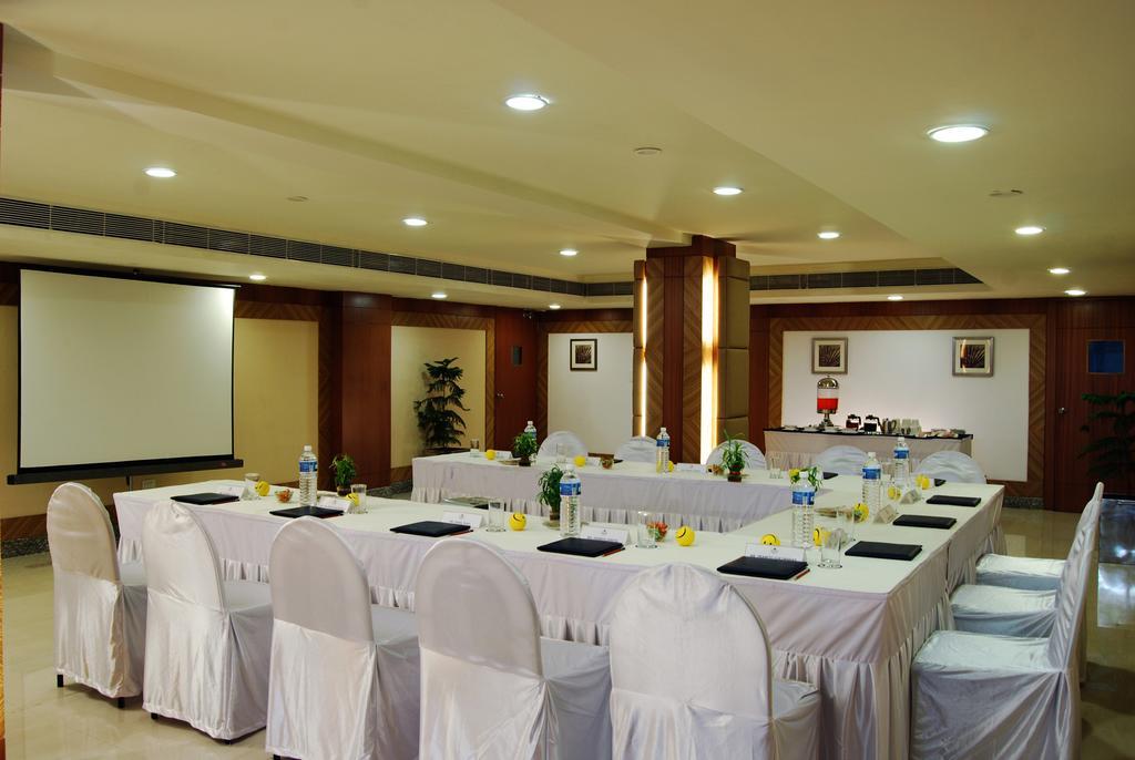 Lords Plaza Ankleshwar Hotel Екстериор снимка